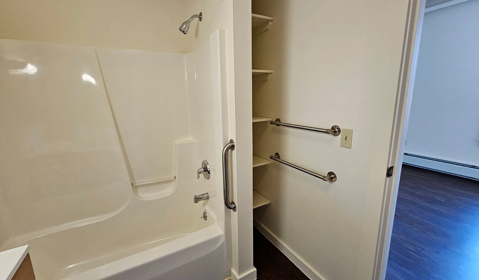 1 bed, 585 sqft, $1,059 — Photo 2