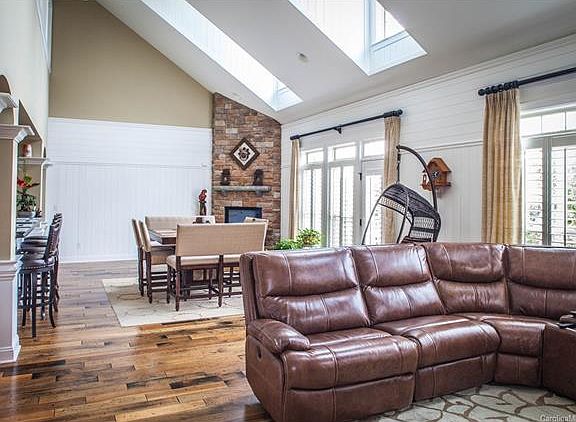 4th image of 3705 Halcyon Dr