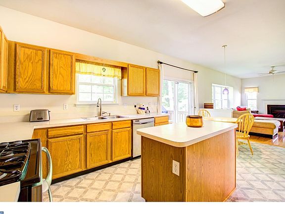 5th image of 21 Dalton Dr
