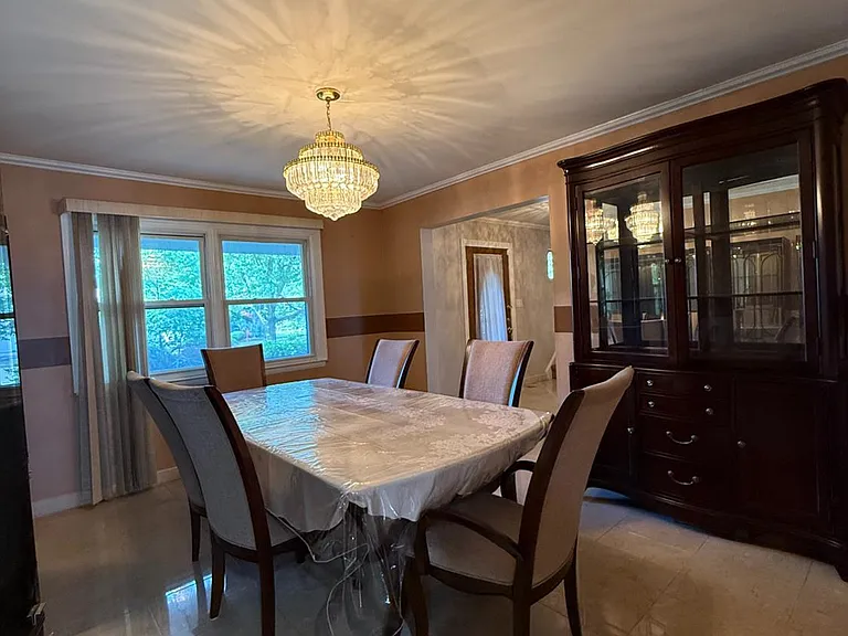 43 Jonathan Dr — Photo 10