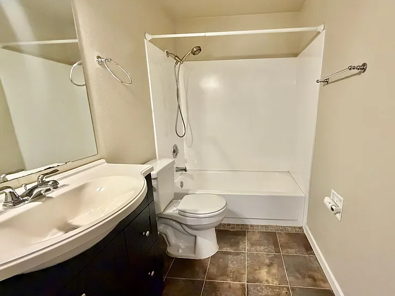 Welcome to Oslo Apartments, Ballard's hidden gem. — Photo 8