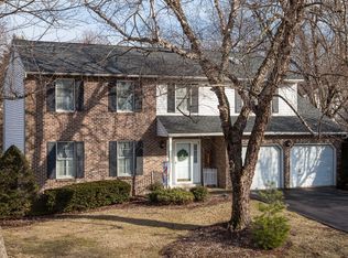 77 Cheltenham Dr, Wyomissing, PA