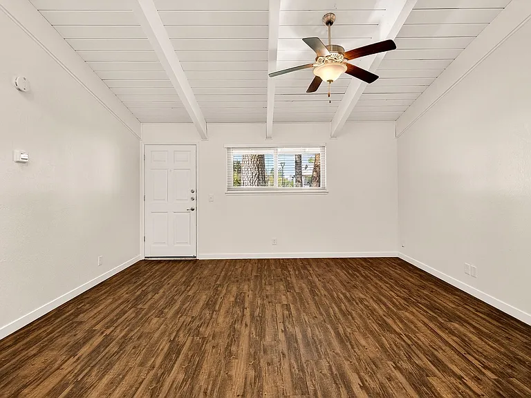 Villa Monterey Apartments — Photo 16
