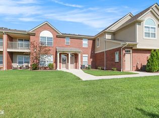 22131 Aberdeen Dr, Macomb, MI