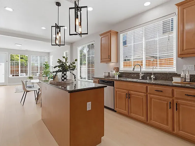 456 N Sierra Madre St — Photo 5