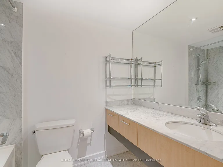350 Wellington St W #M20 — Photo 8