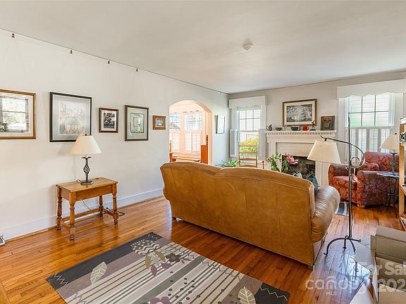 5th image of 764 Hawthorne Ln