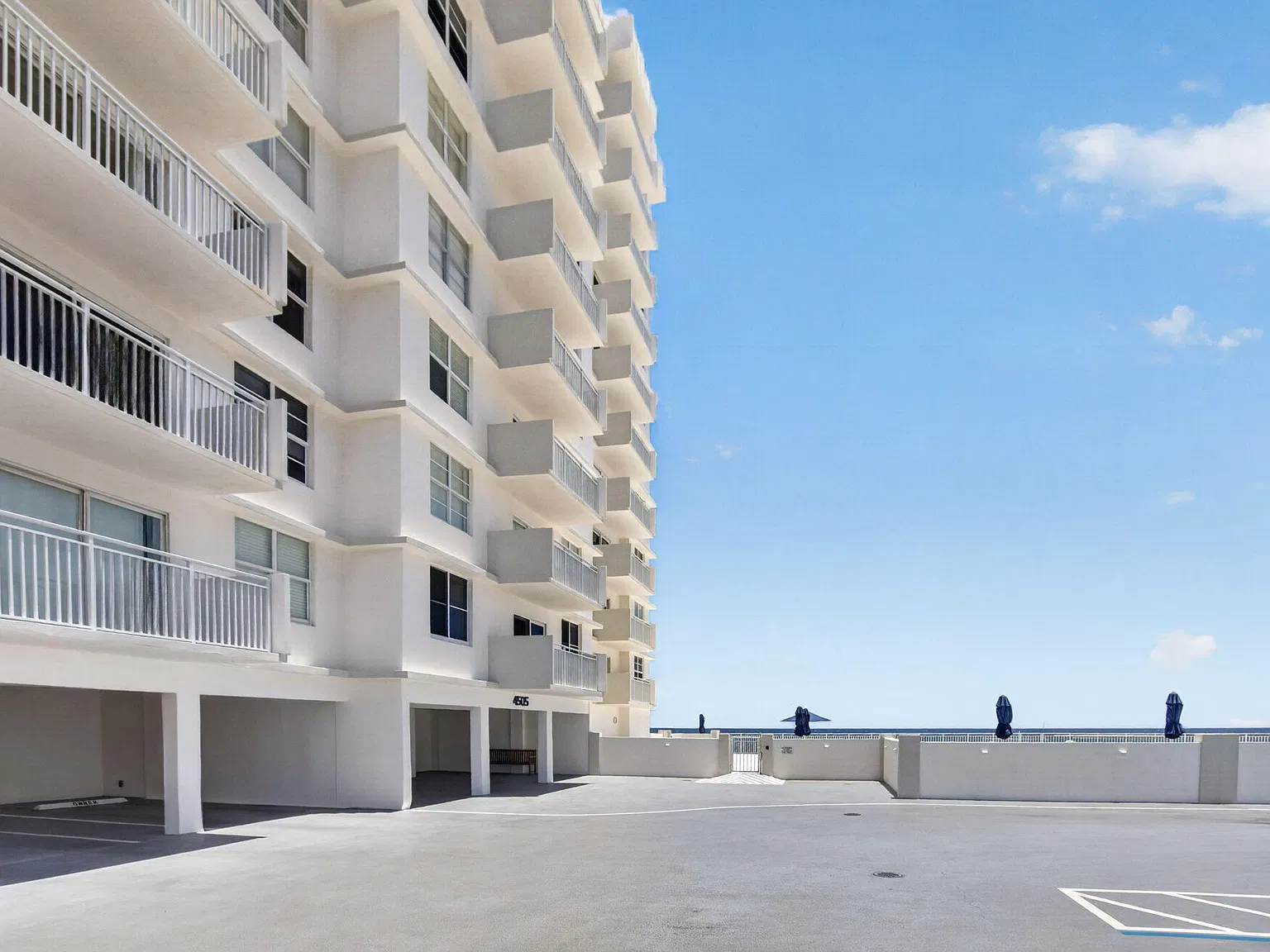 45 Ocean — Photo 2