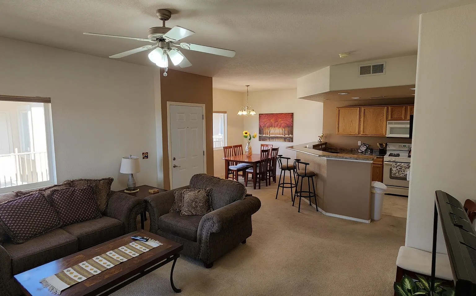 3 bed, 1235 sqft, $2,325 — Photo 2