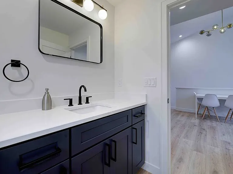 923 E Otjen St — Photo 16