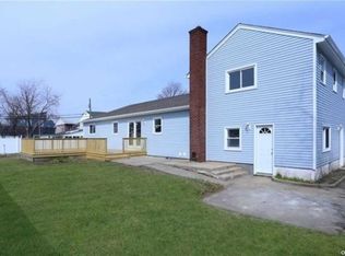 27 Lancaster Rd, Island Park, NY 11558