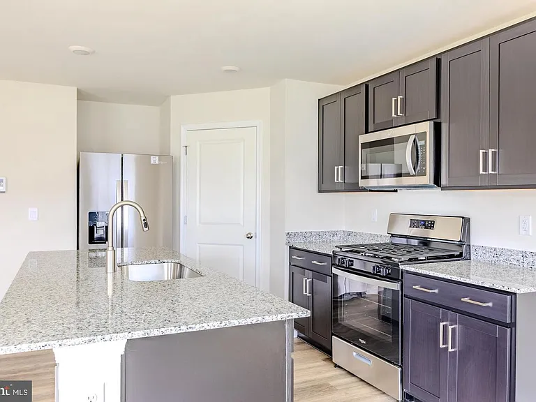 110 Charing Cross Dr — Photo 8