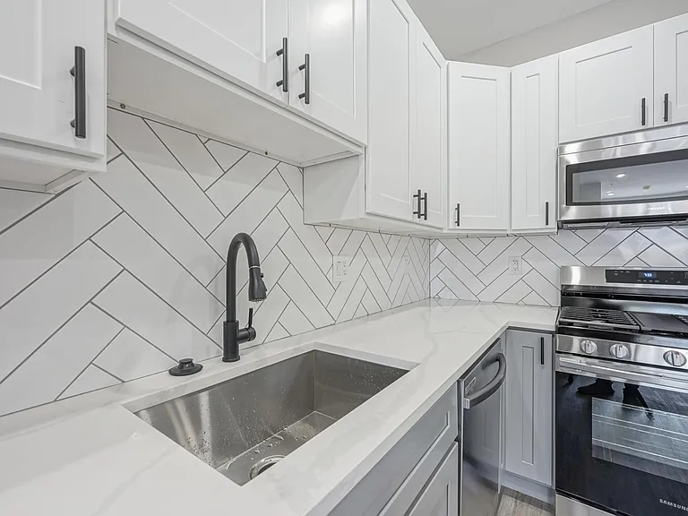 5223 Irving St #1 — Photo 10