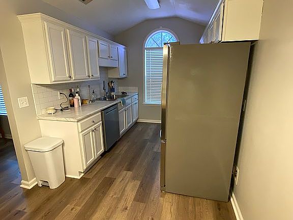 5th image of 223 McLaurin Dr
