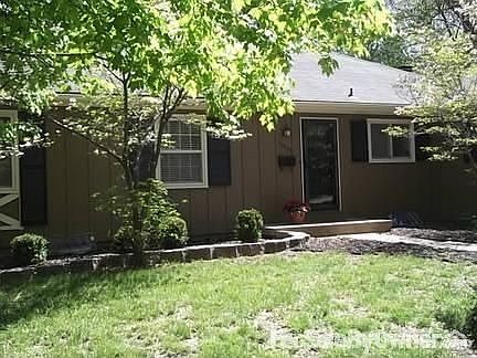 3rd image of 10609 W 89th St