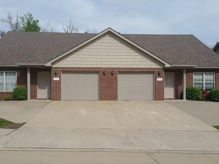 704 Glenstone Dr — Photo 3
