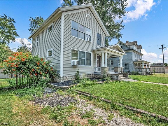 5th image of 308 Castalia St