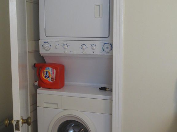 Washer/Dryer included