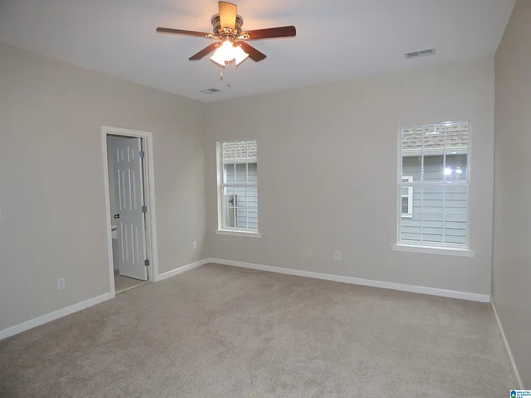 951 Savannah Ln — Photo 6