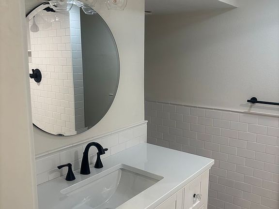 5th image of 2287 NE 8th St Unit 1