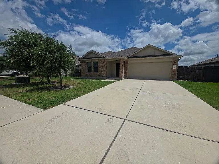 746 Carol Dr — Photo 1