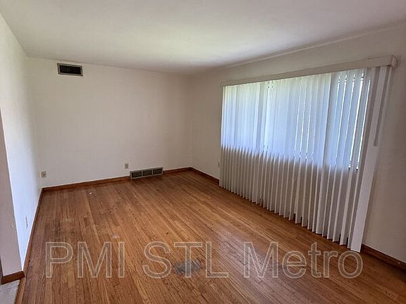 2nd image of 4838 S Broadway St #B