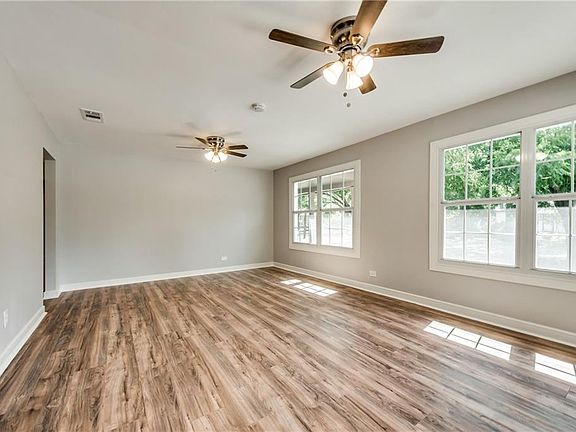 3rd image of 1201 N Rockwall Ave