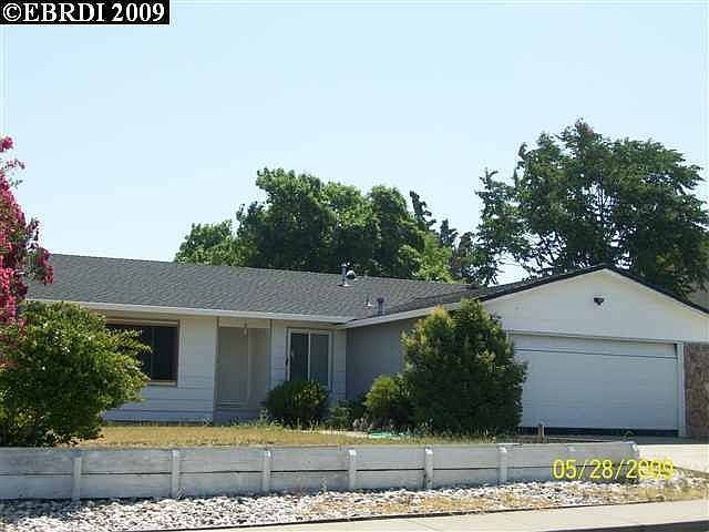 2nd image of 2817 Castleford Dr
