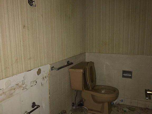 4th image of 19901 S Riverhill Dr
