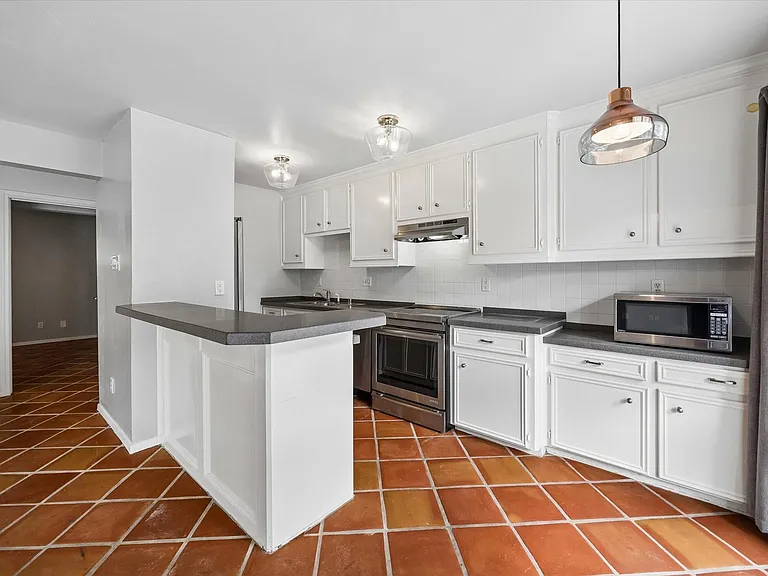 3502 Burlington St #13 — Photo 4