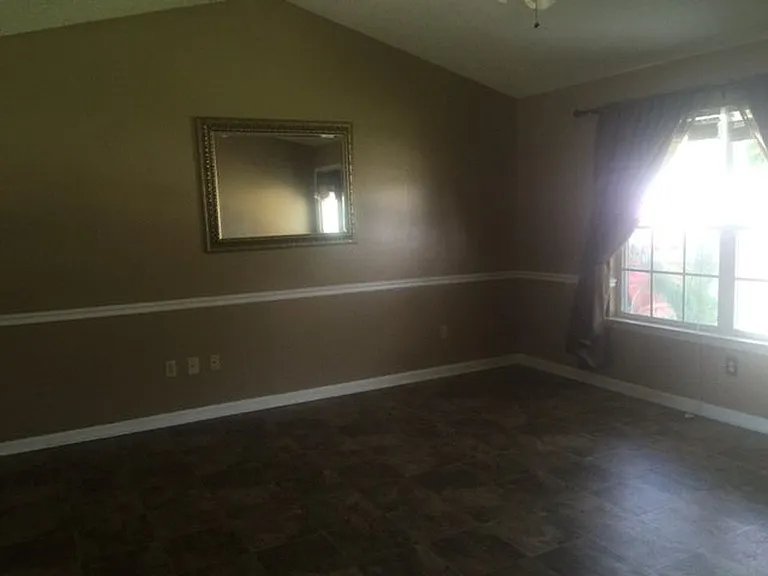 928 Poppleton Dr — Photo 3