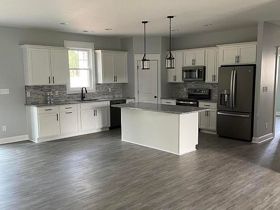 3rd image of 305 Pine Knoll Circle