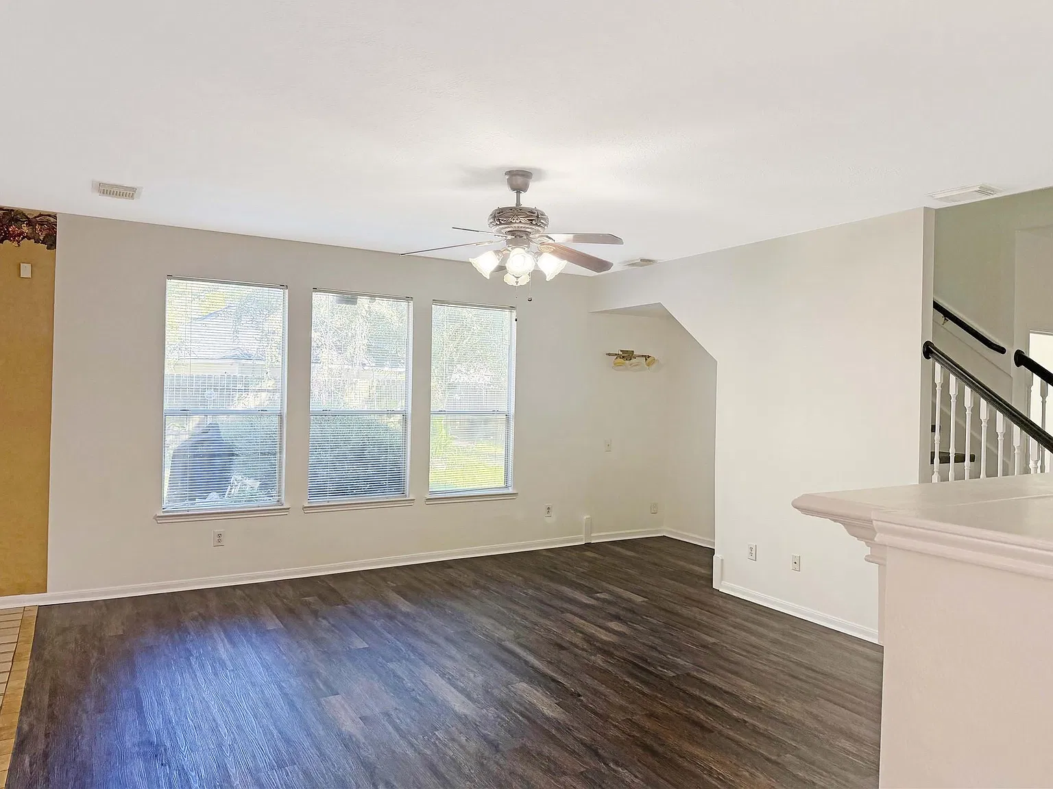 4 bed, 2.5 bath, 2826 sqft, $2,500 — Photo 4
