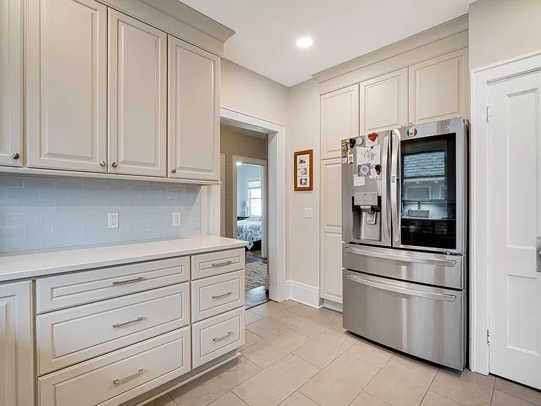 3926 N Maryland Ave — Photo 10