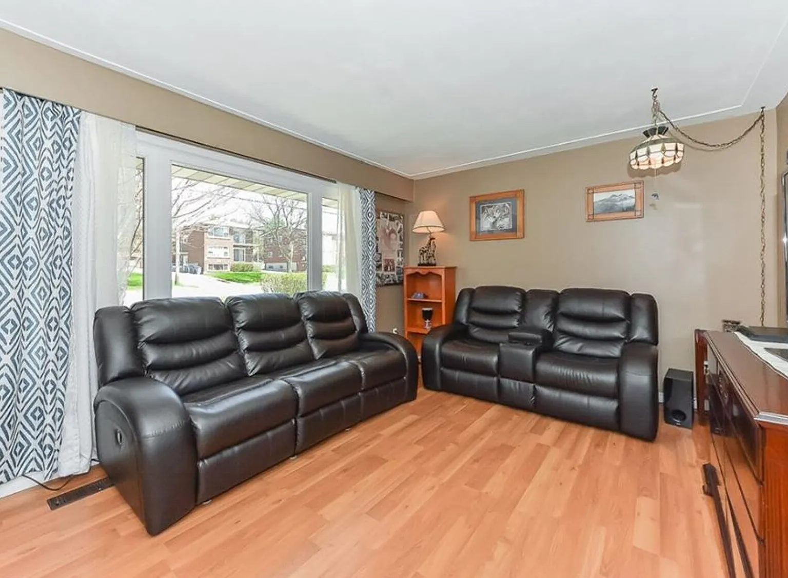 2 bed, 700 sqft, $2,100 — Photo 4