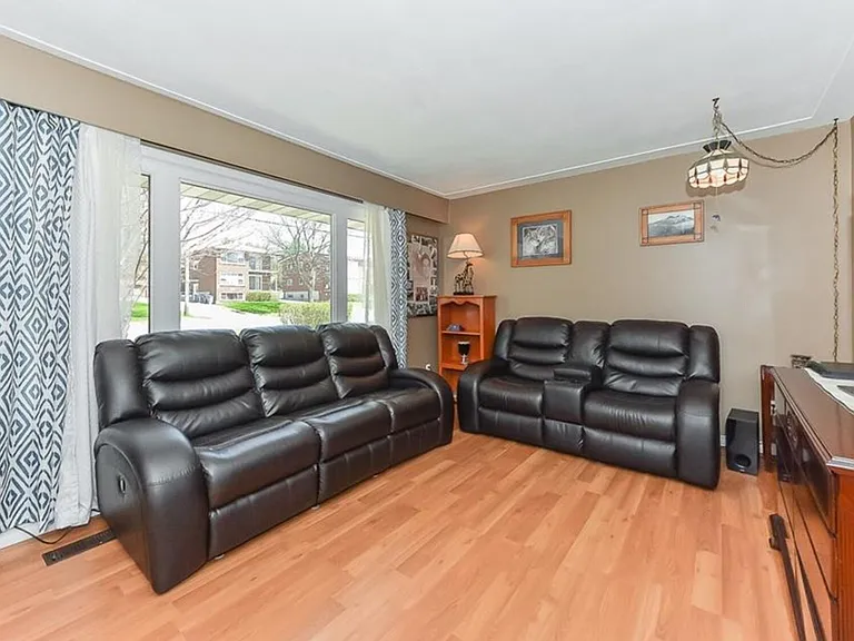 362 Victoria Rd N #1 — Photo 4