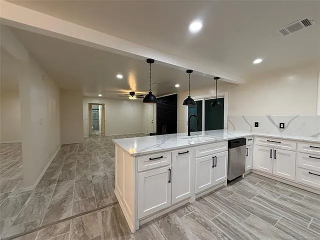 1146 E 50th Pl N — Photo 11