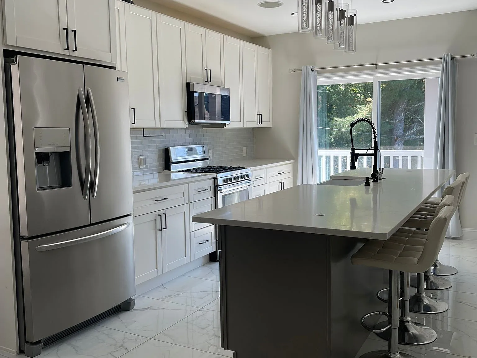 3 bed, 1470 sqft, $2,500 — Photo 2