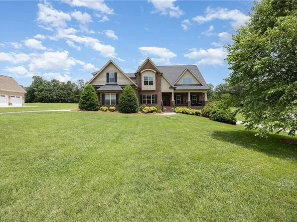 375 Pebblestone Ct, Lexington, NC 27295