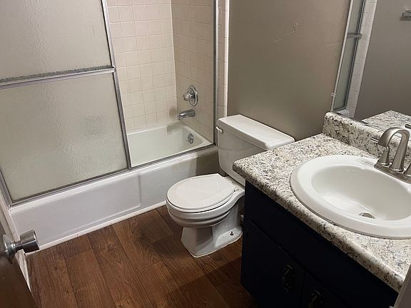 5th image of 2001 Bradford Ct APT D