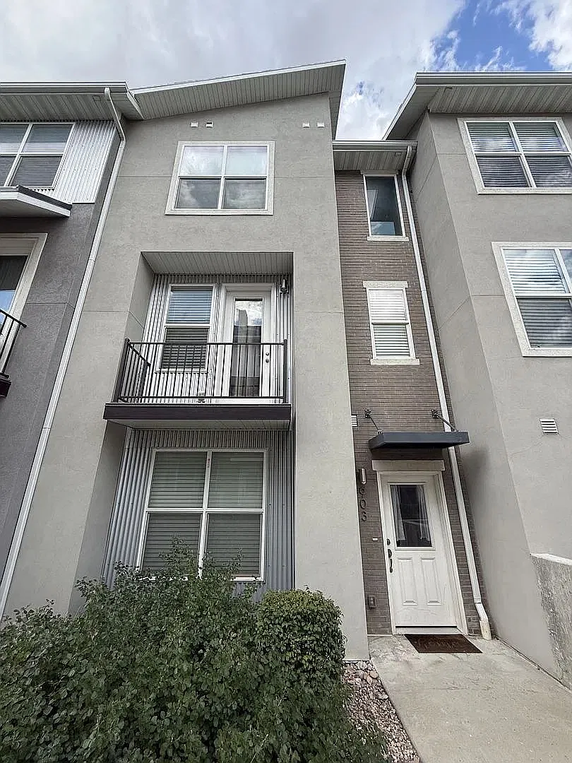 3 bed, 1993 sqft, $1,995 — Photo 1