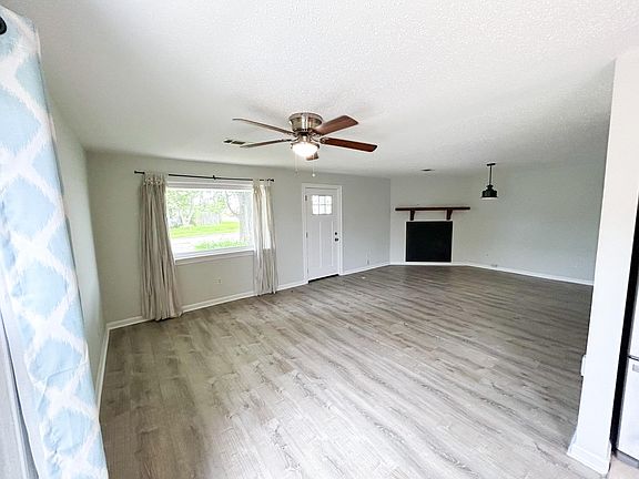 3rd image of 2 W Chalmette Cir