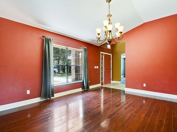 3rd image of 826 Stair Way