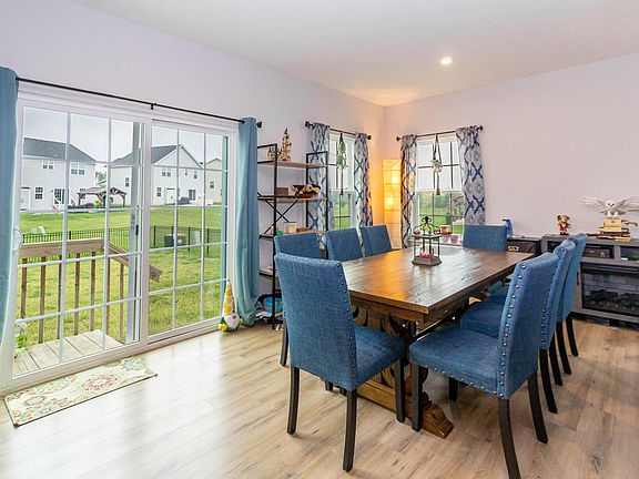 4th image of 570 Bermuda Way