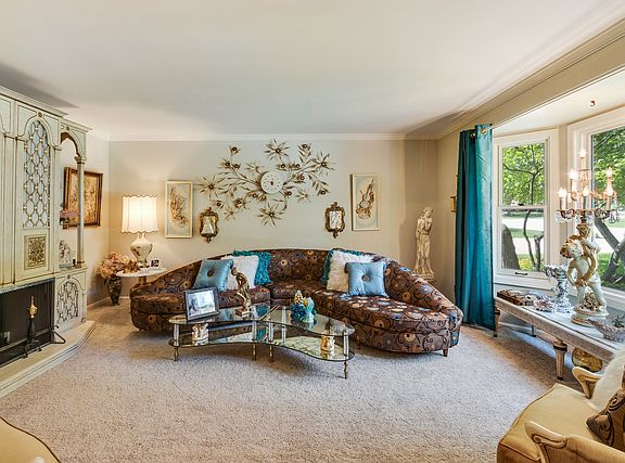 4th image of 1065 Aster Ln