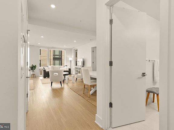 3rd image of 1761 P St NW #202