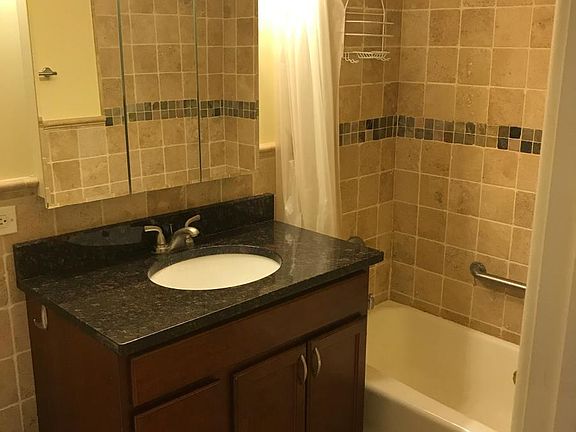 5th image of 580 Lawrence Ave APT 211