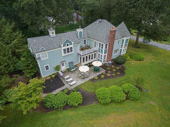 3rd image of 10 River Meadow Dr