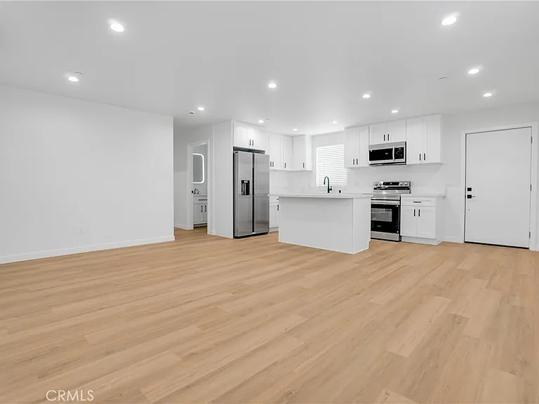 16118 Haynes St — Photo 10