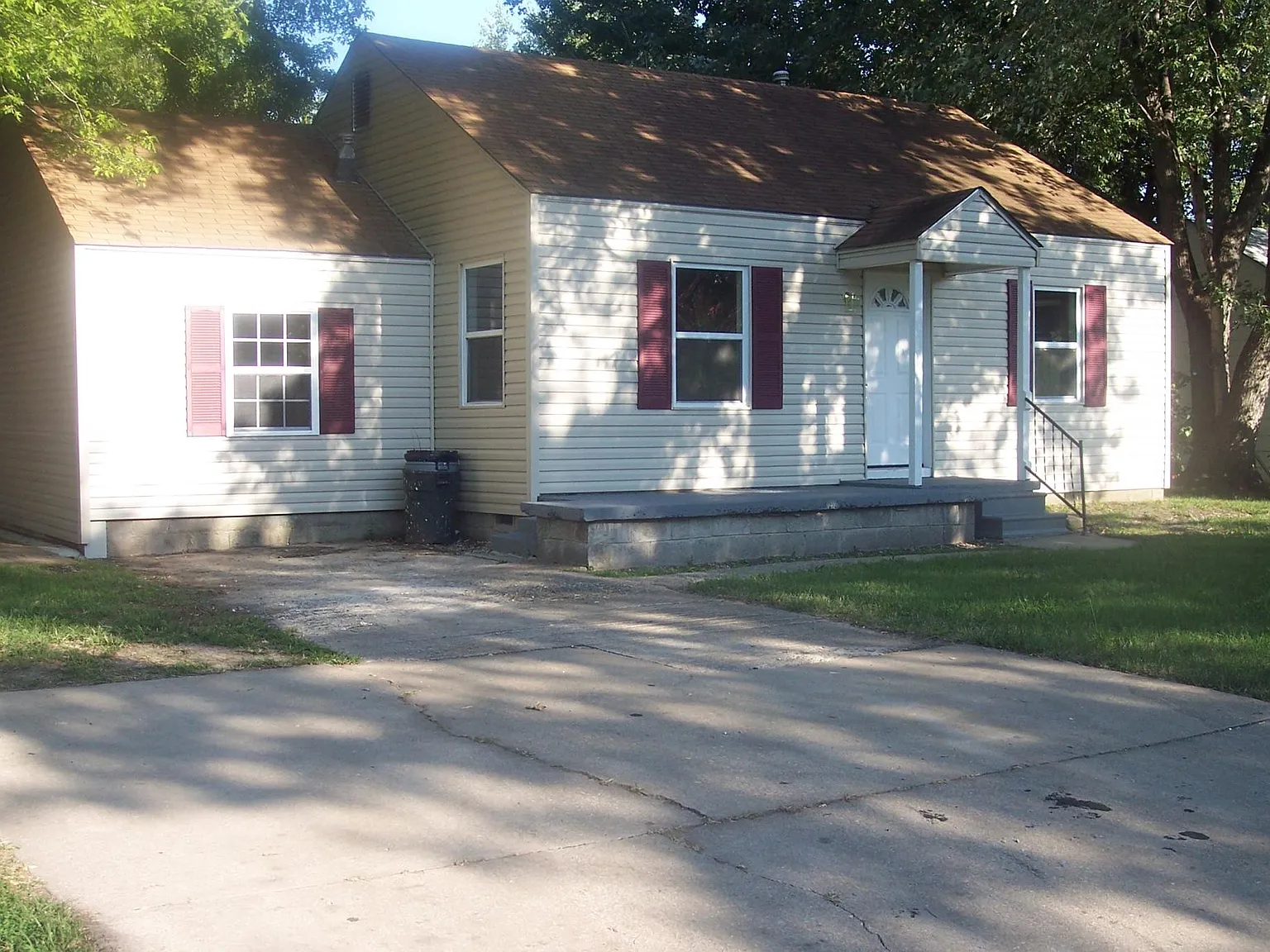 3 bed, 950 sqft, $1,100 — Photo 1